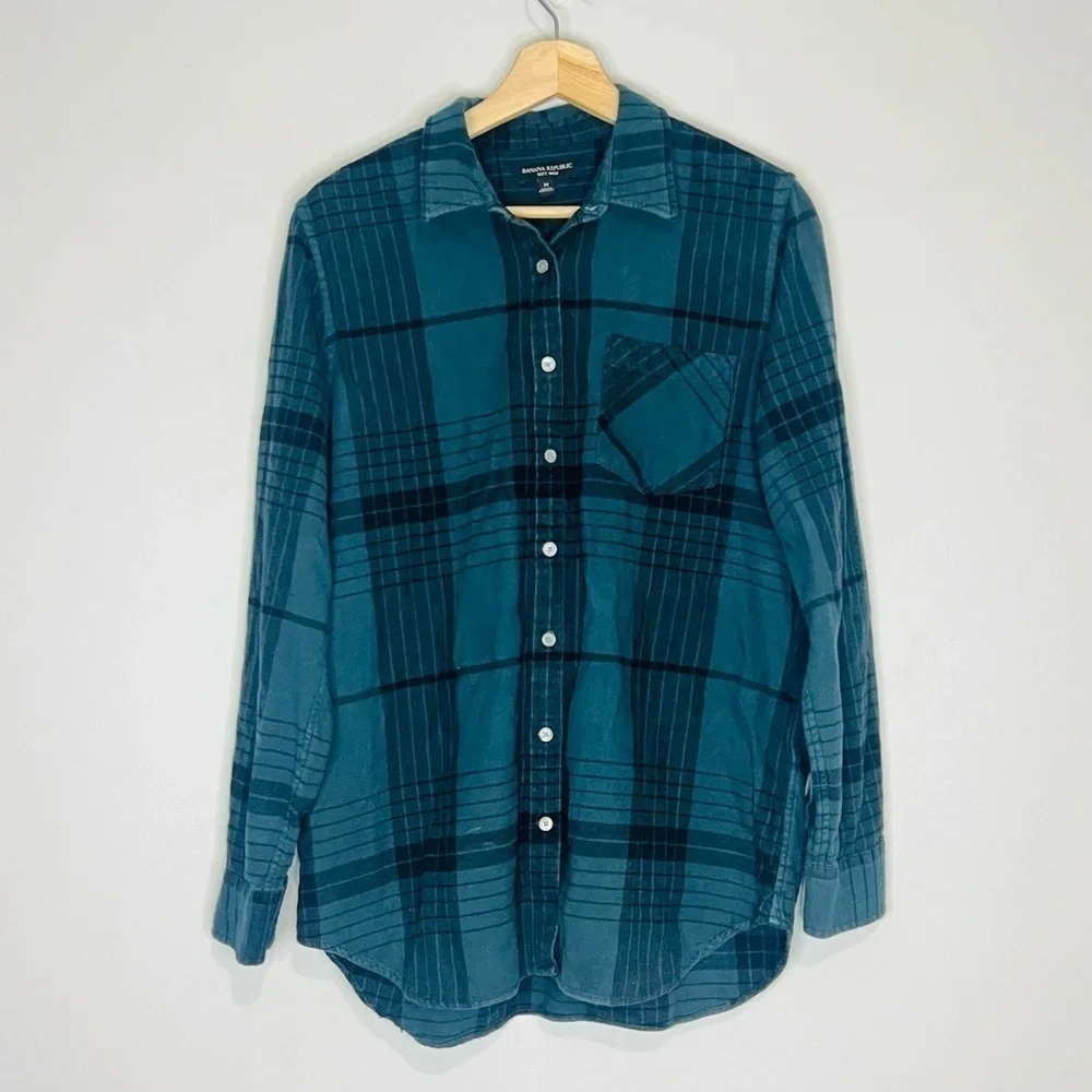 Banana Republic Navy/Black Plaid Soft Brushed Cotton Button Up Medium